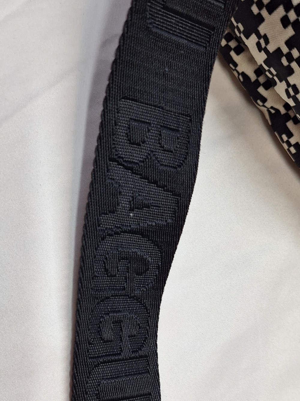 BAGGU Camera Crossbody Black White Pixel Gingham Check Rare HTF Discontinued - Picture 7 of 7